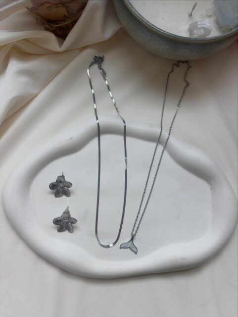 מחפשת תכשיטים מושלמים במחירי רצפה? עכשיו באתר שלנו! מחירי חיסול בעקבות החלפת הקולקציה שלנו. אל תפספסי את זה 🎀